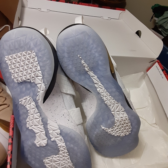 Nike Lebron Soldier XII - Picture 2 of 4